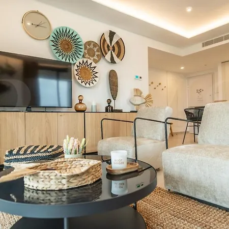 Elegant 2 Bedroom Gem With Terrace And Parking Rems * 푸엔히롤라