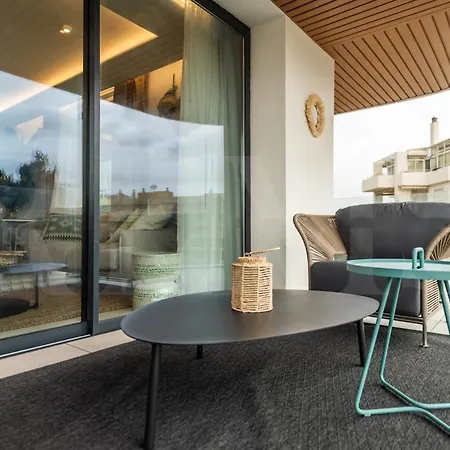 Elegant 2 Bedroom Gem With Terrace And Parking Rems 아파트