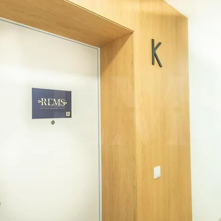 아파트 Elegant 2 Bedroom Gem With Terrace And Parking Rems 푸엔히롤라