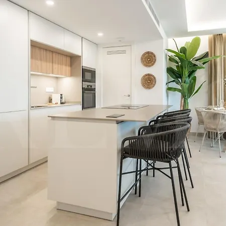 Coastal Comfort With Pool & Parking By Rems Apartment Fuengirola
