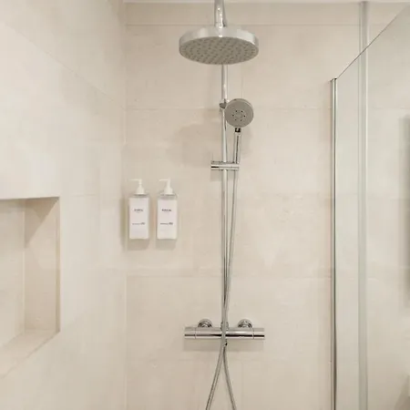 Elegant 2 Bedroom Gem With Terrace And Parking Rems *