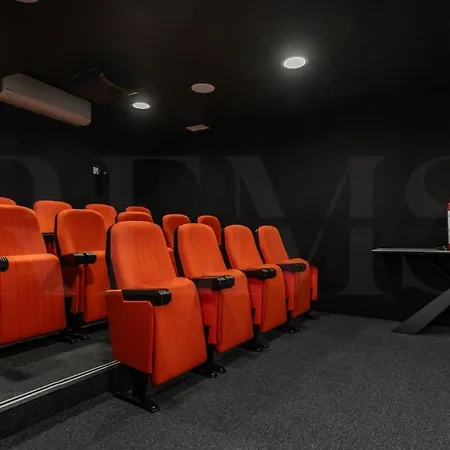 Elegant 2 Bedroom Gem With Terrace And Parking Rems フエンヒロラ