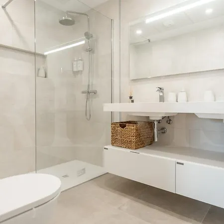 Elegant 2 Bedroom Gem With Terrace And Parking Rems アパート