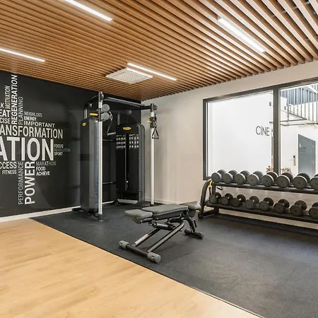 アパート Elegant 2 Bedroom Gem With Terrace And Parking Rems