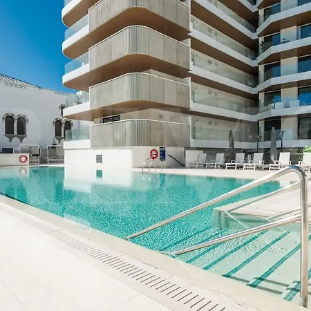 Coastal Comfort With Pool & Parking By Rems Fuengirola