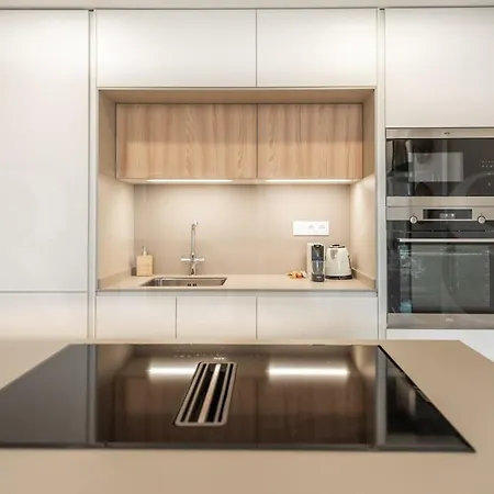 Elegant 2 Bedroom Gem With Terrace And Parking Rems フエンヒロラ