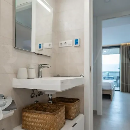 Elegant 2 Bedroom Gem With Terrace And Parking Rems *