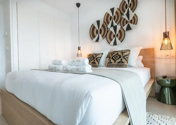 Elegant 2 Bedroom Gem With Terrace And Parking Rems *