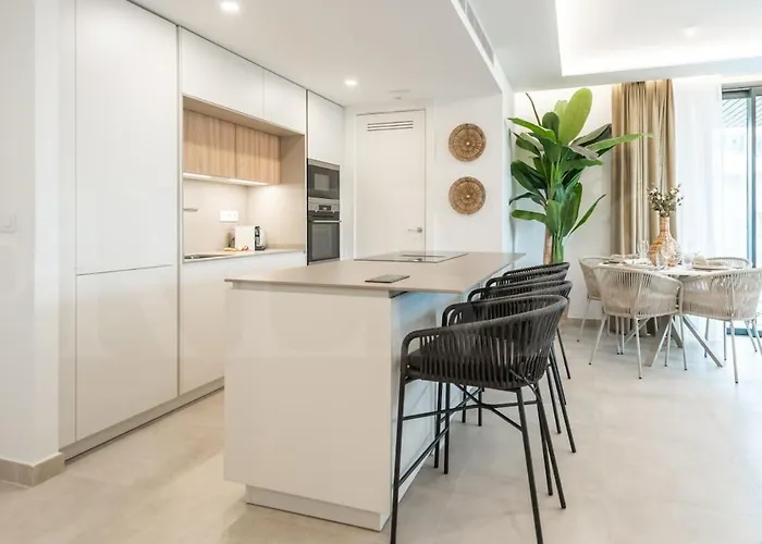 Elegant 2 Bedroom Gem With Terrace And Parking Rems Apartman Fuengirola