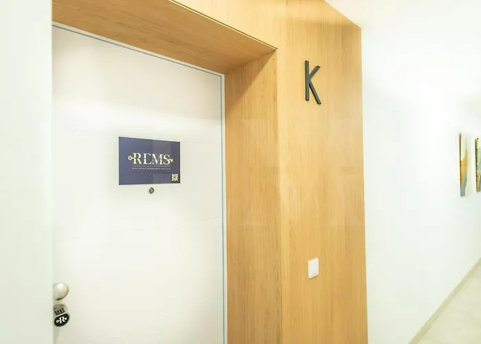 Apartman Elegant 2 Bedroom Gem With Terrace And Parking Rems Fuengirola