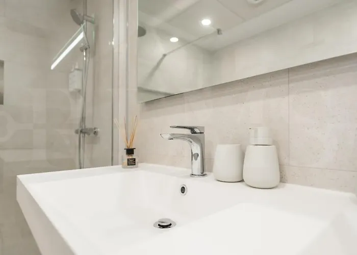 Elegant 2 Bedroom Gem With Terrace And Parking Rems Appartement *