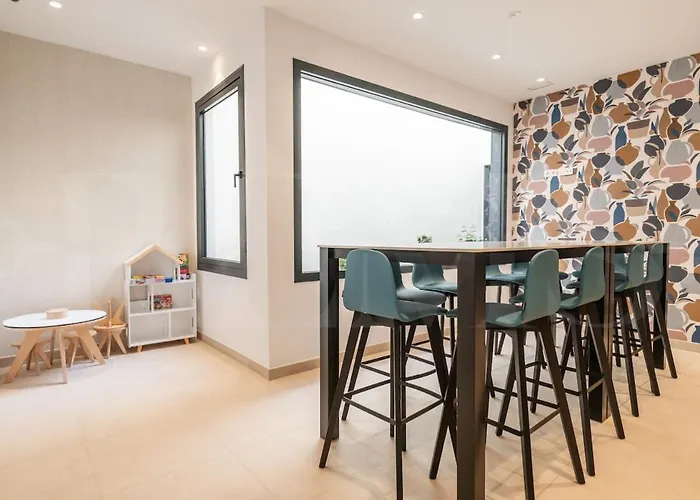 Elegant 2 Bedroom Gem With Terrace And Parking Rems *