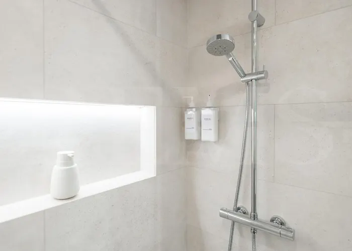 Elegant 2 Bedroom Gem With Terrace And Parking Rems Apartman *