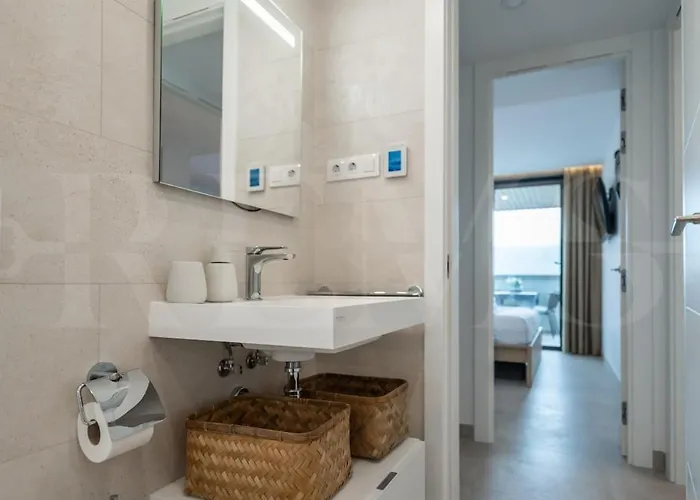 Elegant 2 Bedroom Gem With Terrace And Parking Rems *