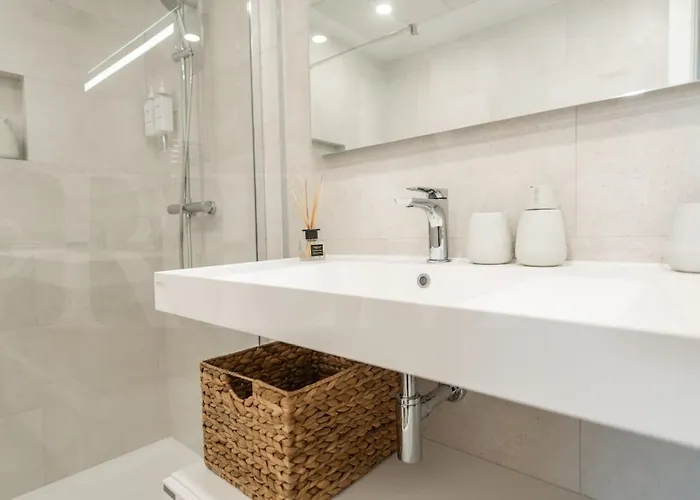 Elegant 2 Bedroom Gem With Terrace And Parking Rems *