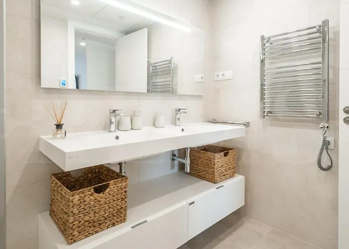 Apartman Elegant 2 Bedroom Gem With Terrace And Parking Rems Fuengirola