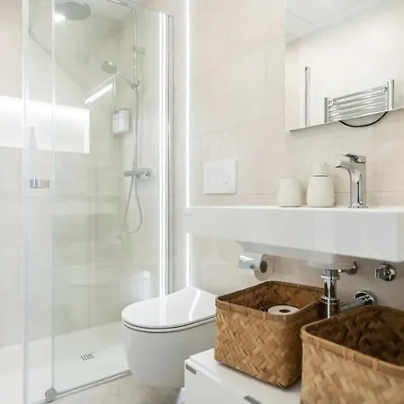 Apartman Elegant 2 Bedroom Gem With Terrace And Parking Rems *