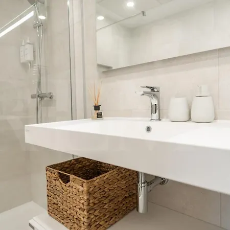 Elegant 2 Bedroom Gem With Terrace And Parking Rems *